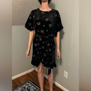 Lost + Wander Black Velvet Embroidered Mini Dress Ruffle Hem Size Large NWT
